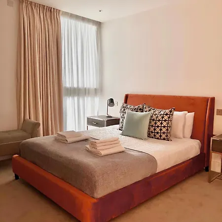 Luxury 2 Bedroom Apartment In Old Street, London